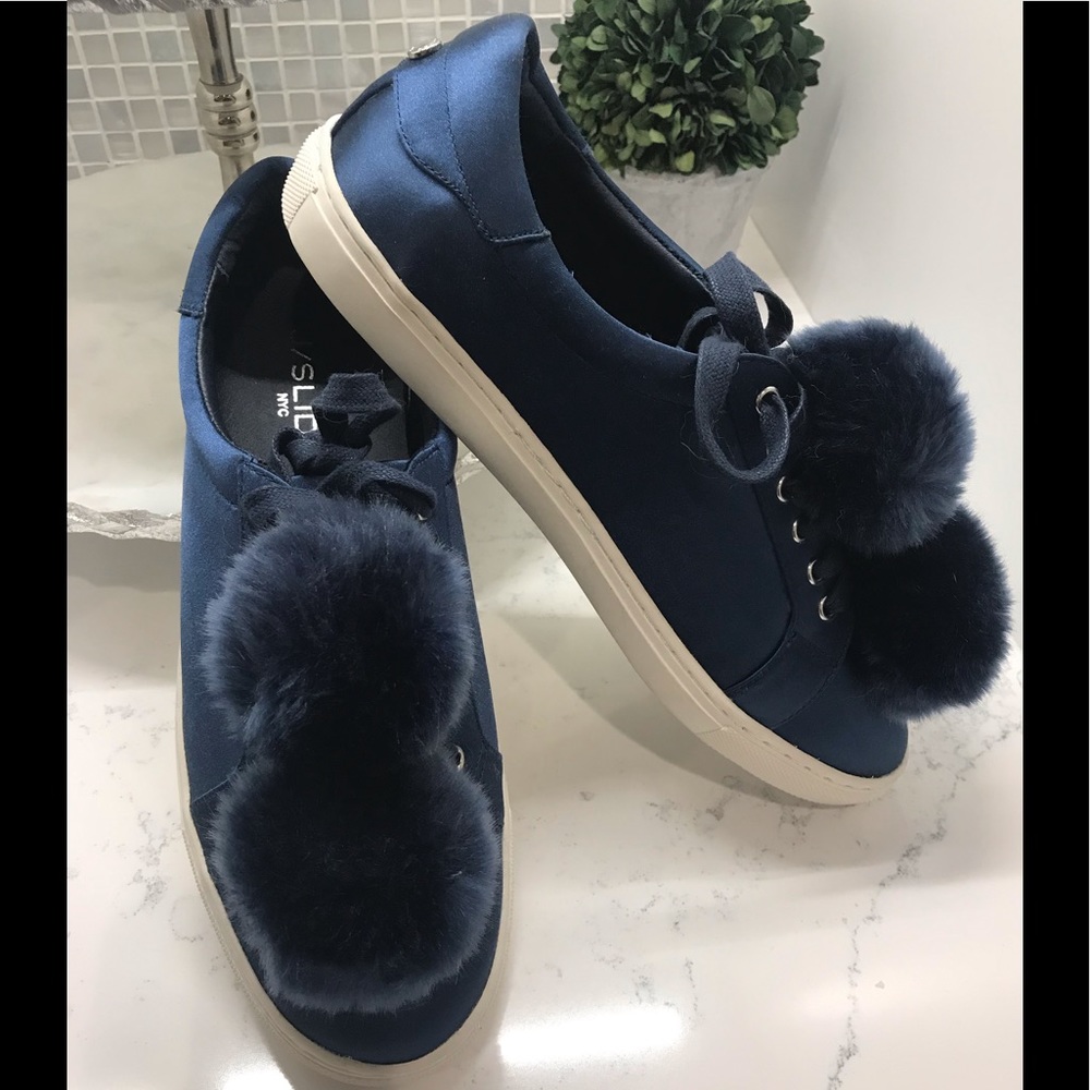 J/Slides NEW Here/Now Kim Genuine Fox Fur Poms